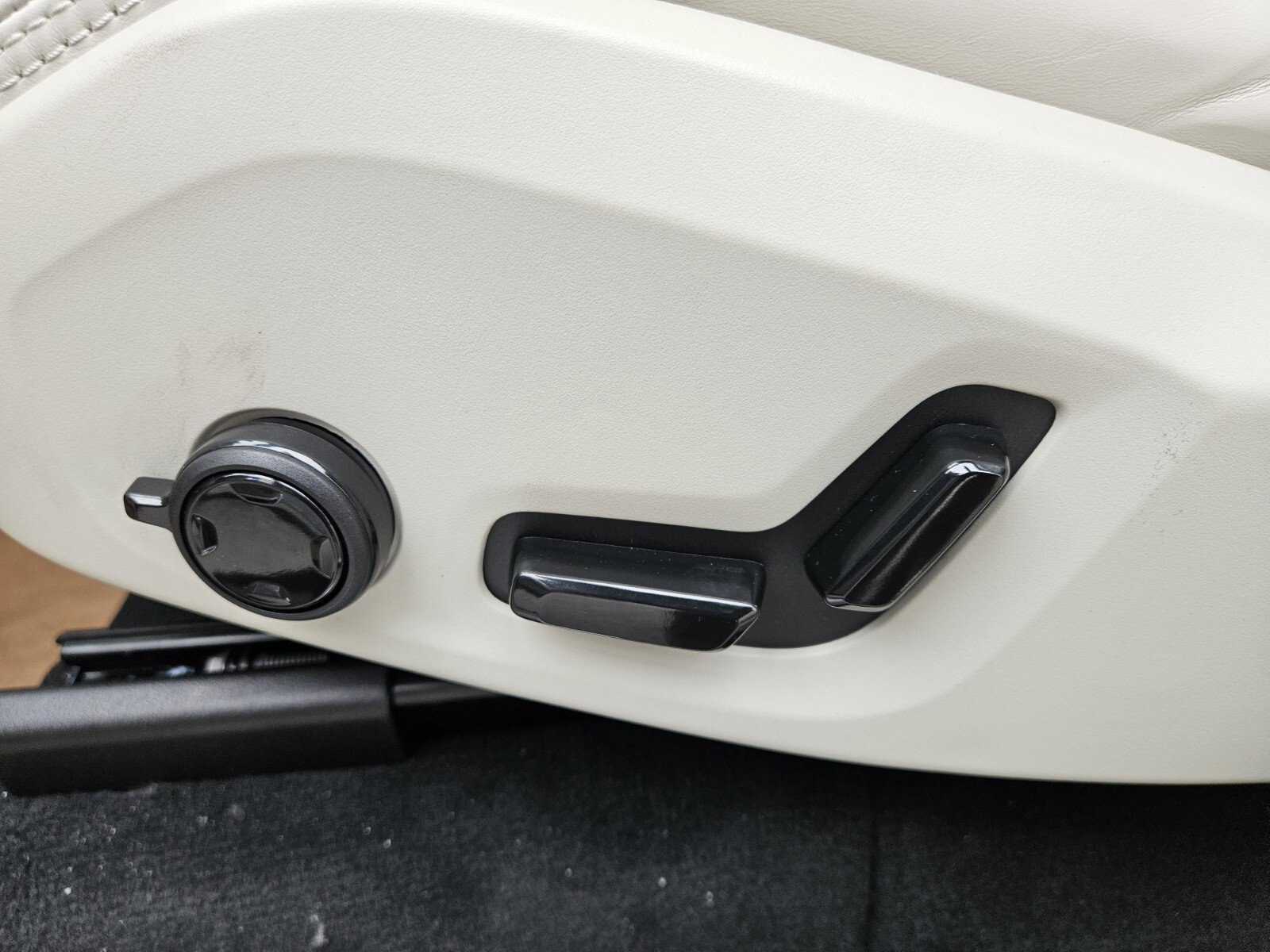 New 2026 Volvo XC90 B6 Ultra w/ Protection Package AWD/4WD image 9