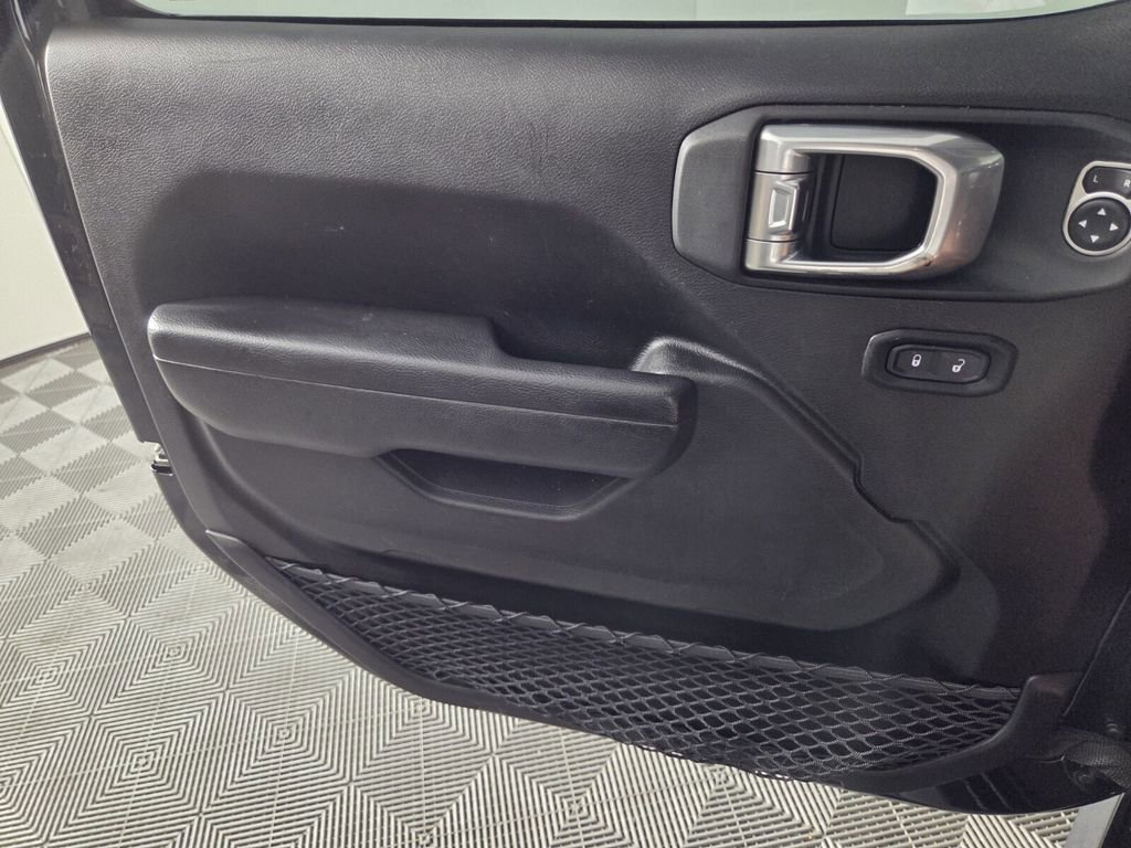 Used 2023 Jeep Wrangler Unlimited Rubicon AWD/4WD image 23