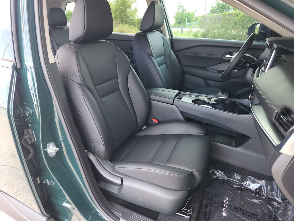 Certified 2026 Nissan Rogue Dark Armor FWD image 16