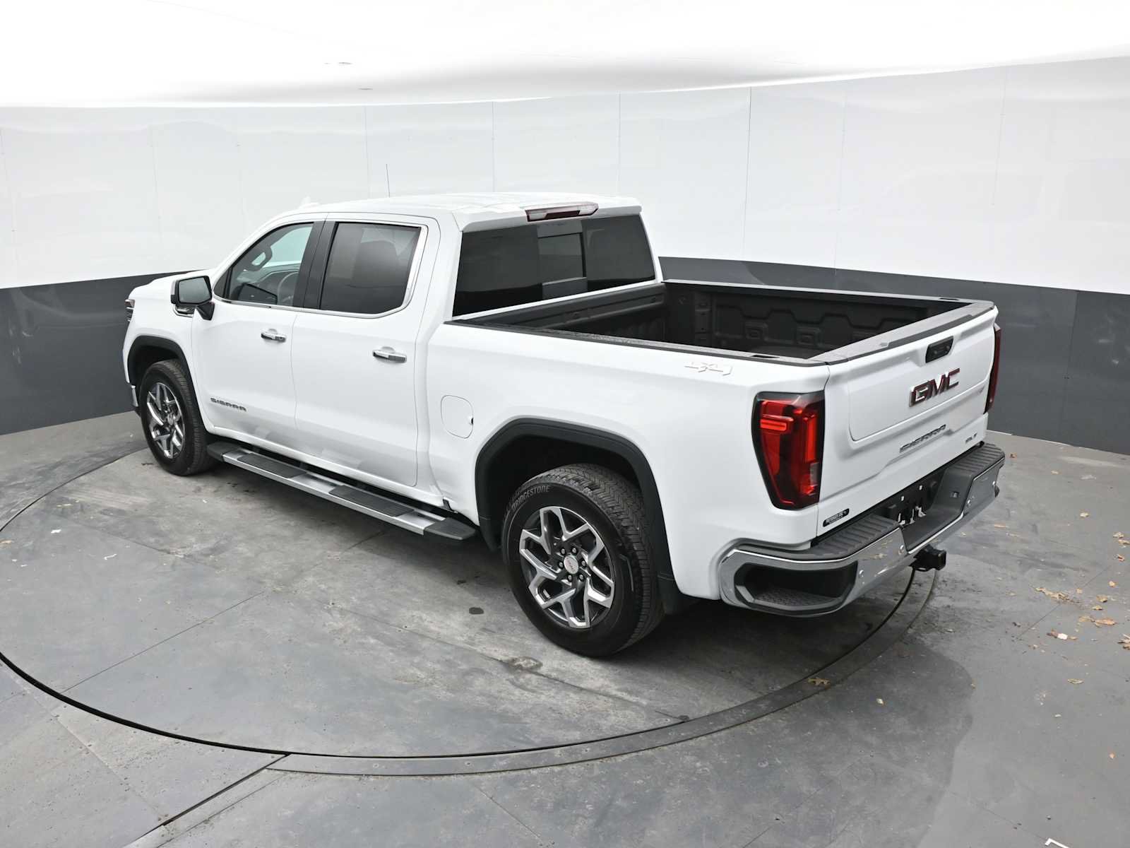 Used 2024 GMC Sierra 1500 SLT w/ SLT Premium Plus Package AWD/4WD image 27
