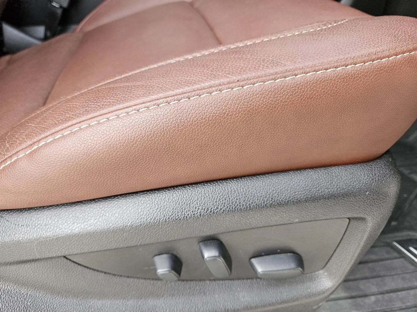 Used 2019 Chevrolet Suburban Premier w/ Premier Plus Edition image 36