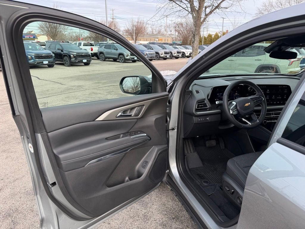 Used 2025 Chevrolet Traverse LT w/ LPO, Floor Liner Package image 10