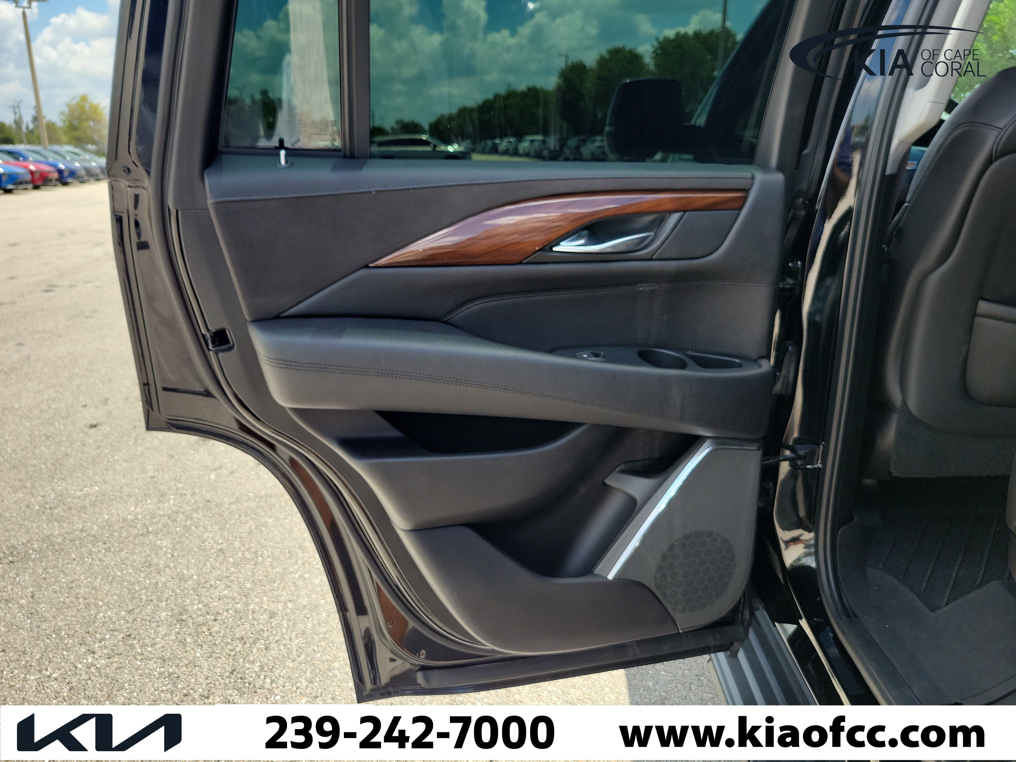 Used 2017 Cadillac Escalade Premium Luxury AWD/4WD image 15