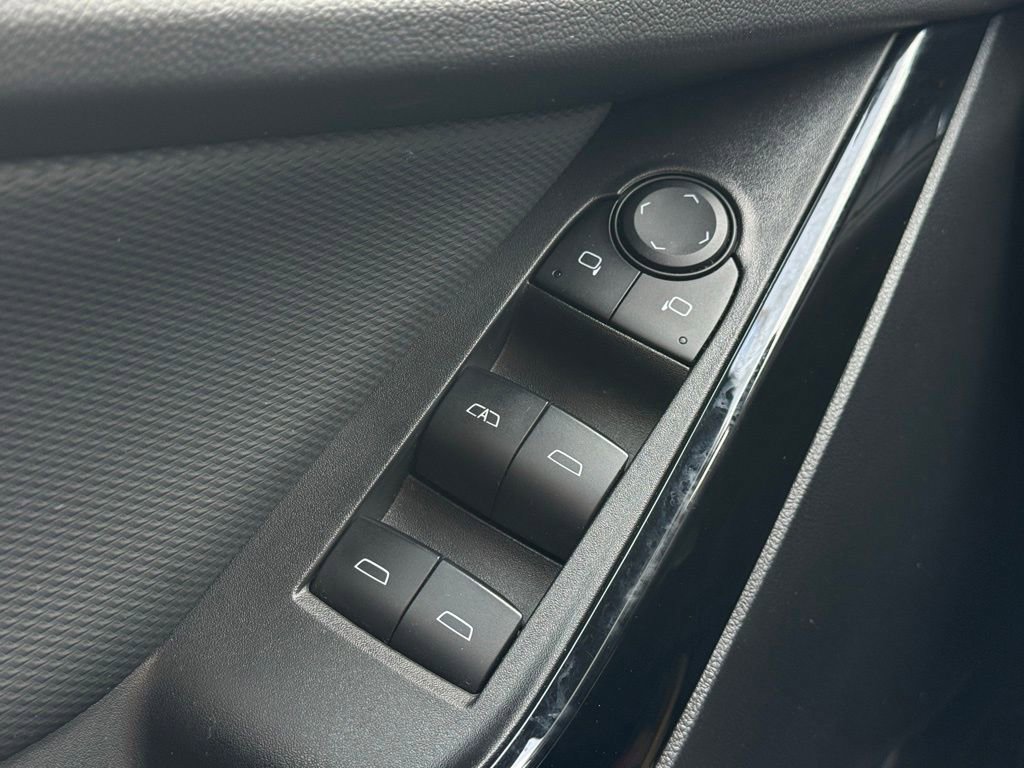 Used 2025 Chevrolet Equinox LT image 30