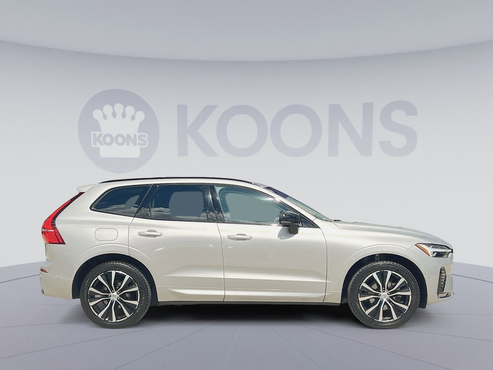 Certified 2023 Volvo XC60 B5 Plus w/ Protection Package Premier AWD/4WD image 17