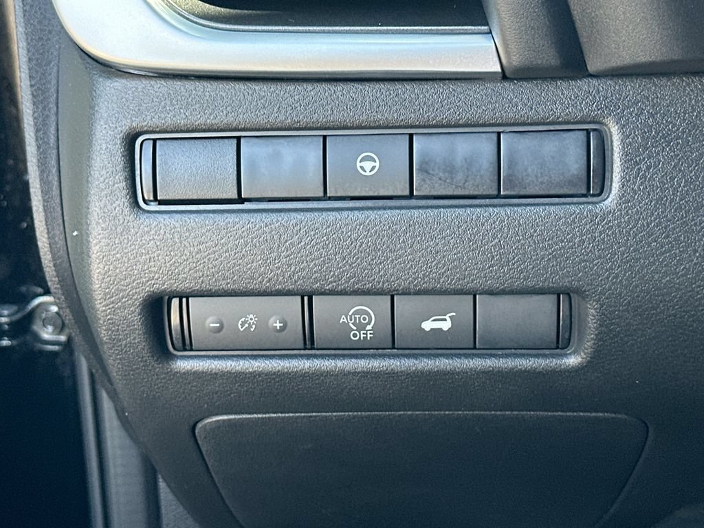 Used 2025 Nissan Rogue SV FWD image 10