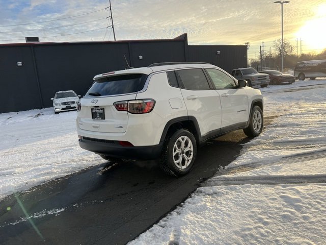 Used 2025 Jeep Compass Latitude image 8