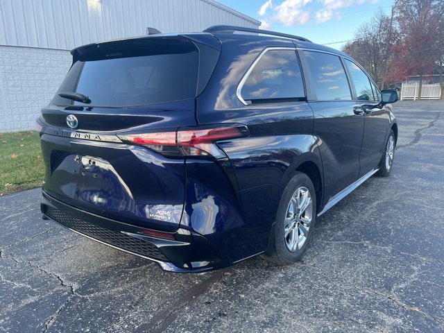 Used 2022 Toyota Sienna XSE image 15