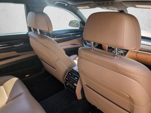Used 2015 BMW 750Li xDrive image 21