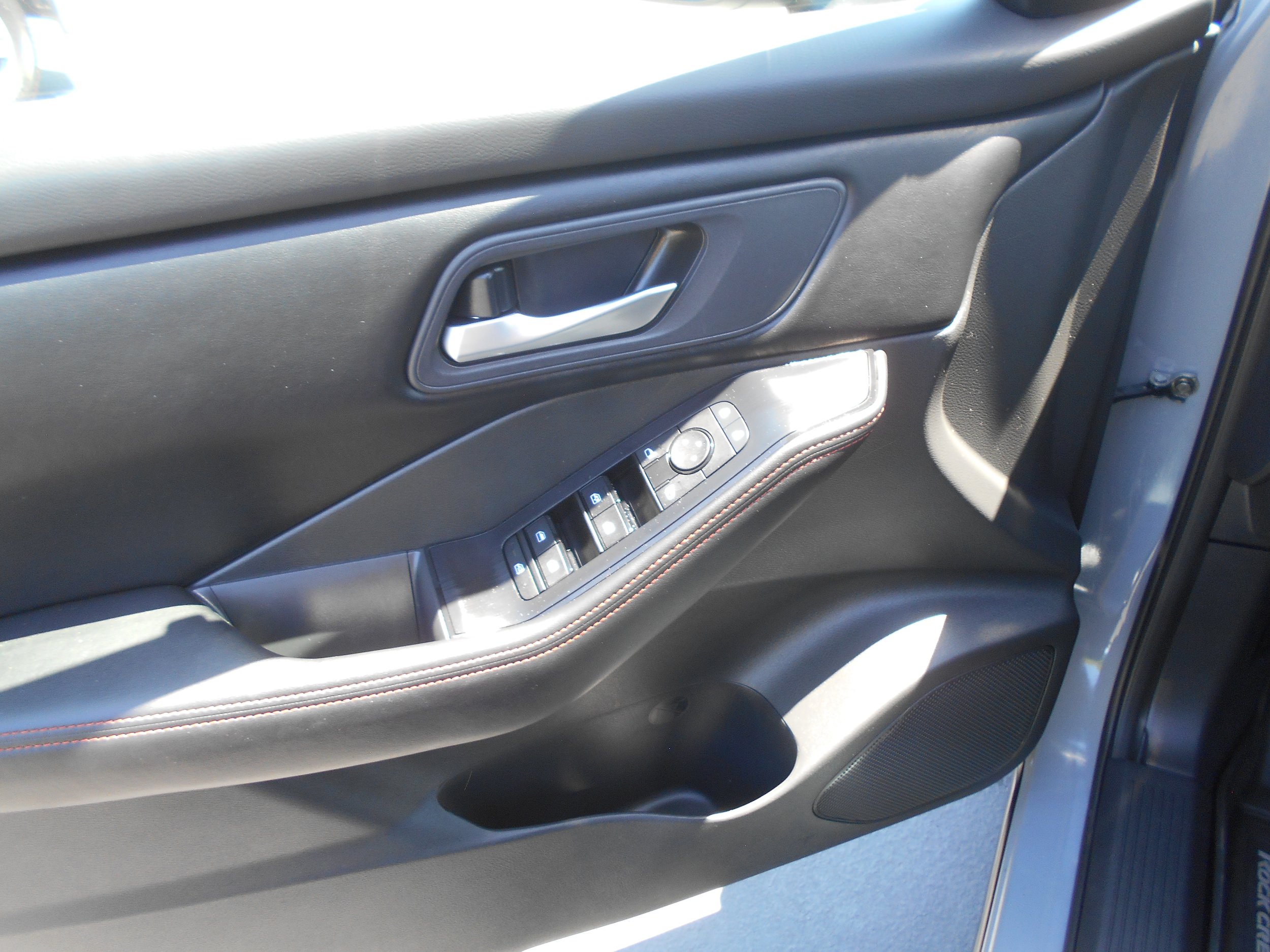 Used 2025 Nissan Rogue SV AWD/4WD image 16
