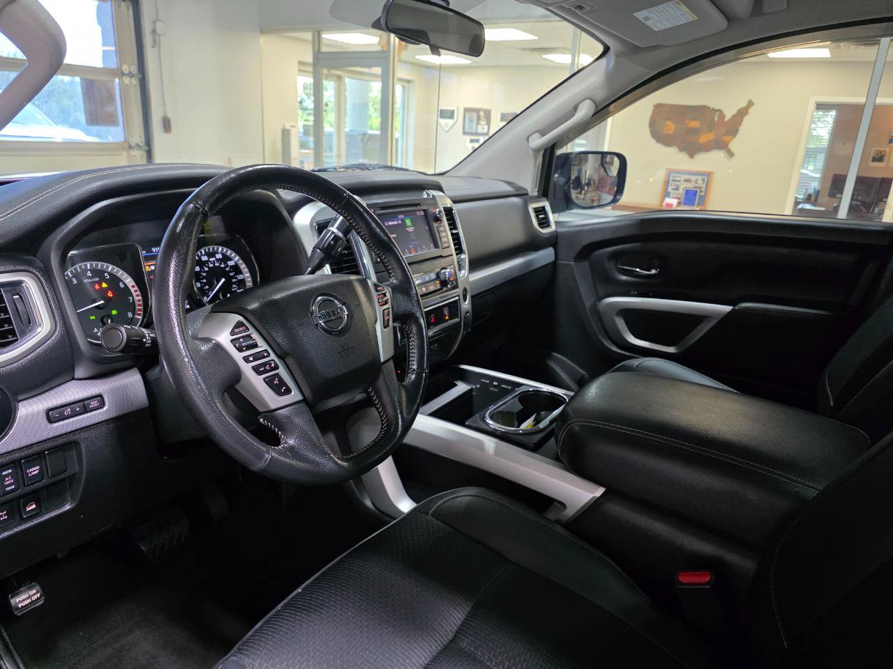 Used 2019 Nissan Titan PRO-4X AWD/4WD image 16