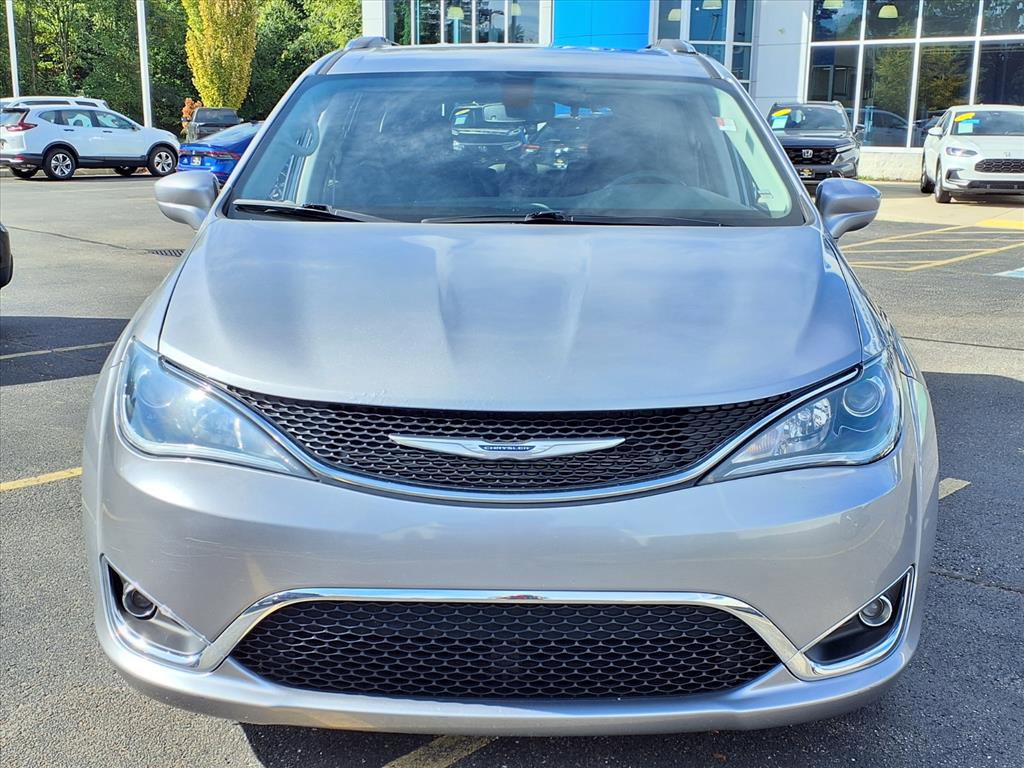 Used 2020 Chrysler Pacifica Touring-L image 2