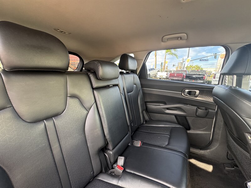Used 2023 Kia Sorento S FWD image 40
