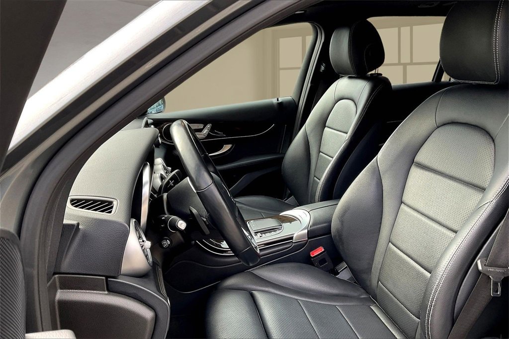 Used 2021 Mercedes-Benz GLC 300 4MATIC image 18