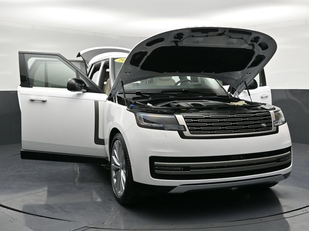 Used 2024 Land Rover Range Rover SE image 39