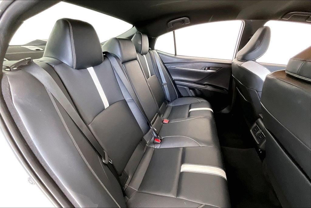 Used 2025 Toyota Camry SE image 35