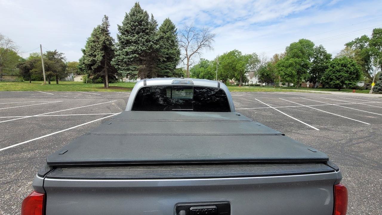 Used 2020 Toyota Tacoma SR5 AWD/4WD image 9