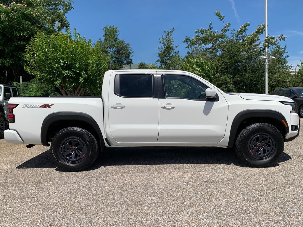 Used 2026 Nissan Frontier PRO-4X AWD/4WD image 2