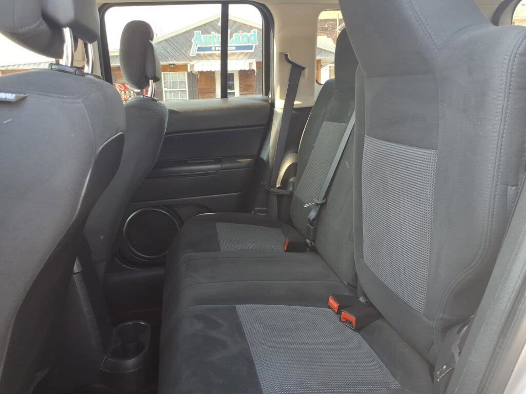 Used 2015 Jeep Patriot Latitude AWD/4WD image 9