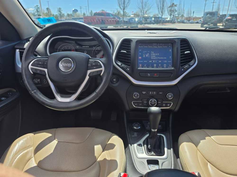 Used 2017 Jeep Cherokee Limited w/ Luxury Group AWD/4WD image 21