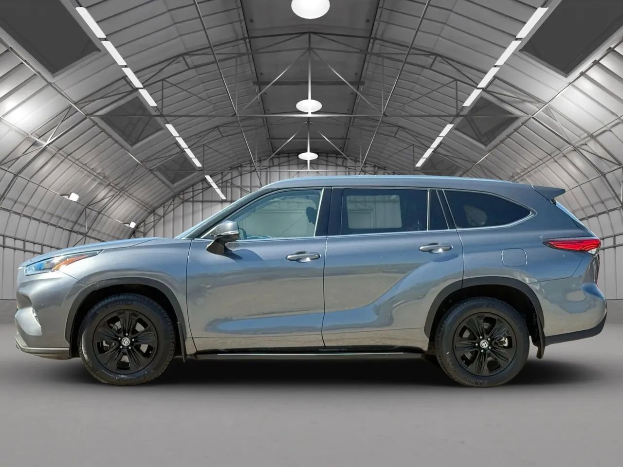 Used 2021 Toyota Highlander XLE image 4
