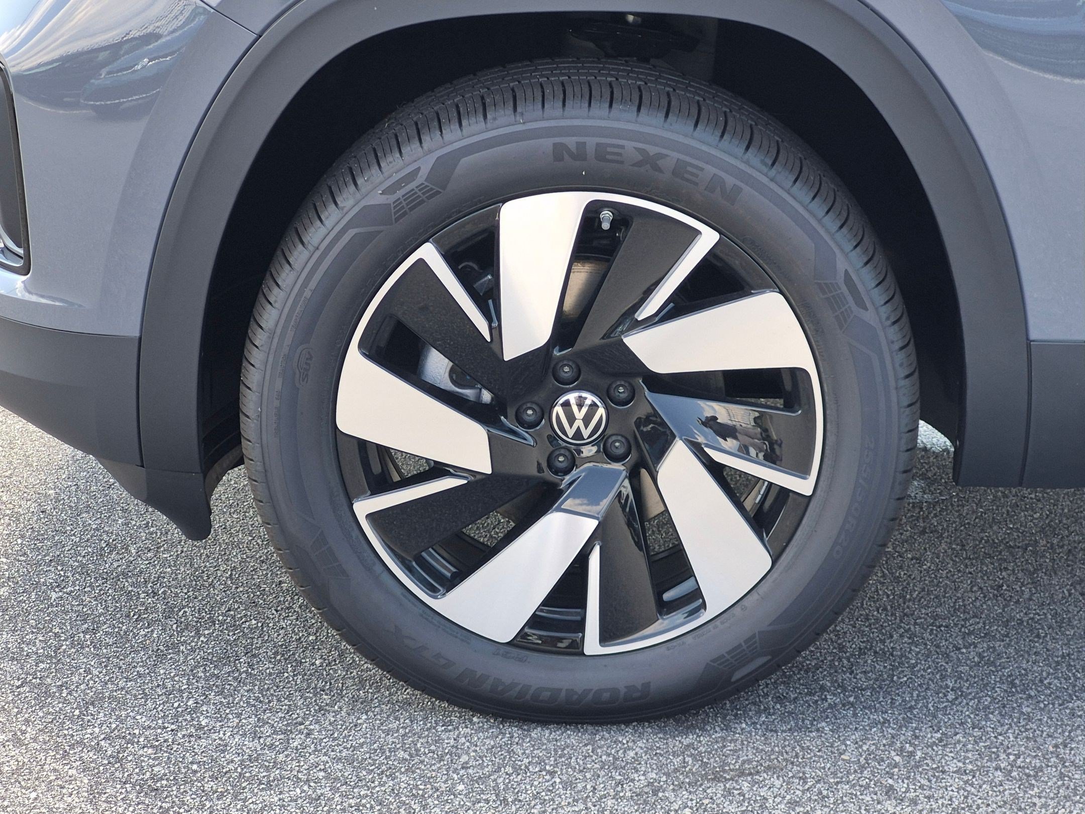 New 2026 Volkswagen Atlas Cross Sport SE FWD image 10