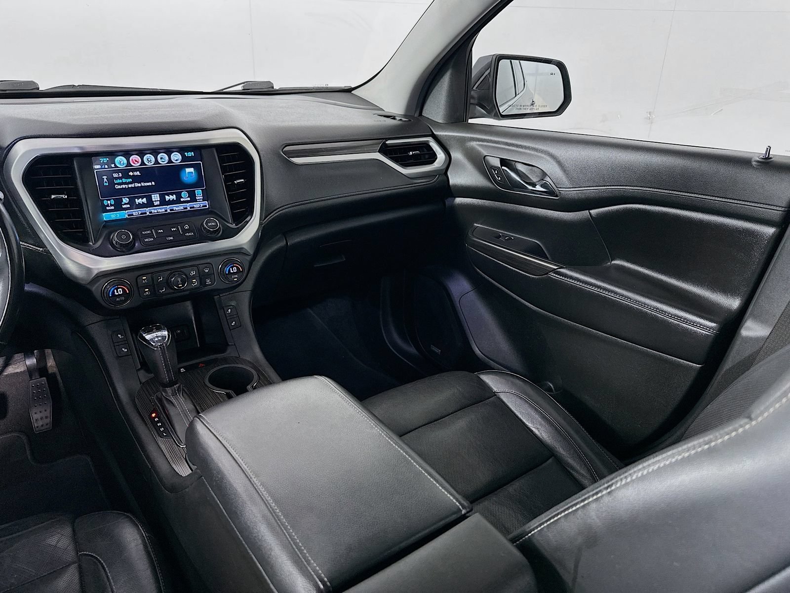 Used 2019 GMC Acadia SLT FWD image 25