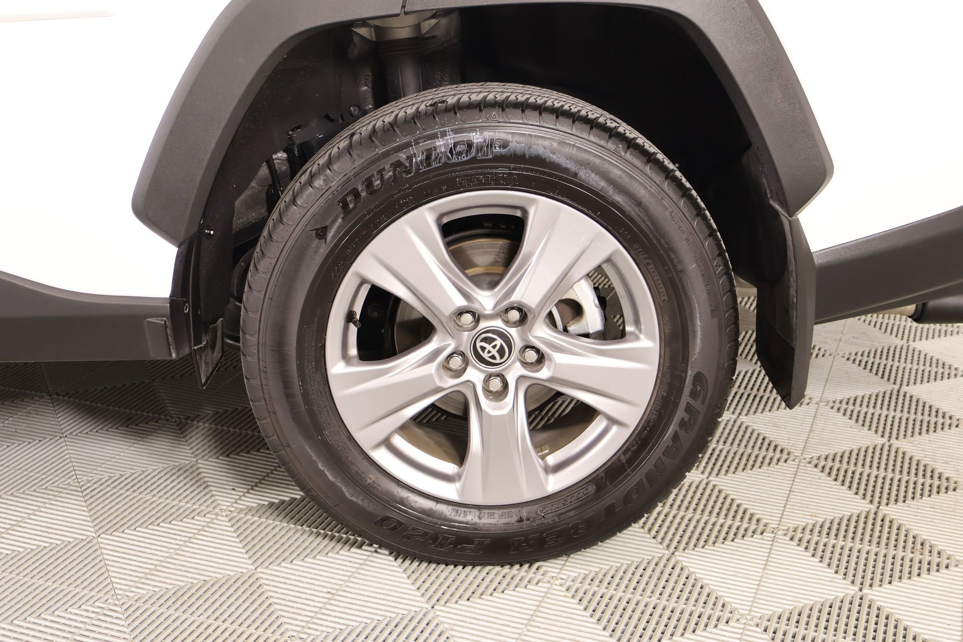 Used 2025 Toyota RAV4 XLE image 17