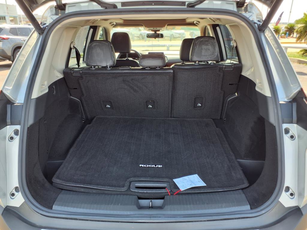 Certified 2022 Nissan Rogue SV w/ SV Premium Package image 11