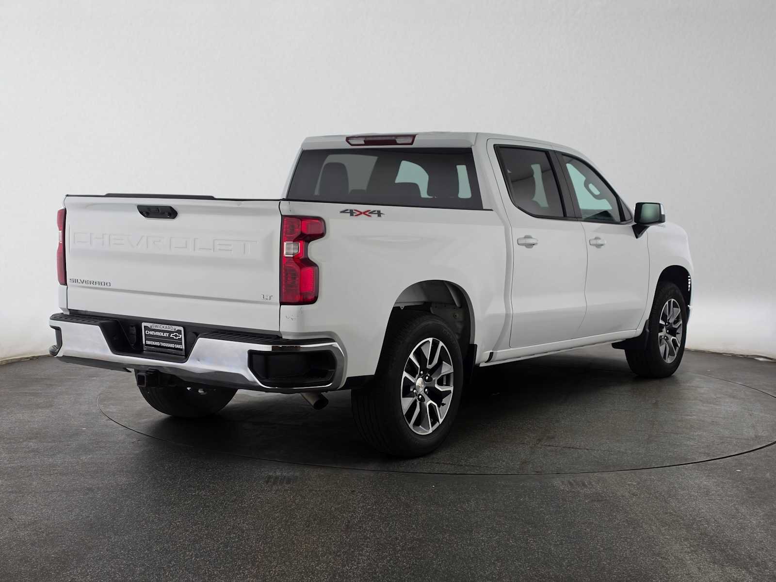 Used 2024 Chevrolet Silverado 1500 LT AWD/4WD image 3