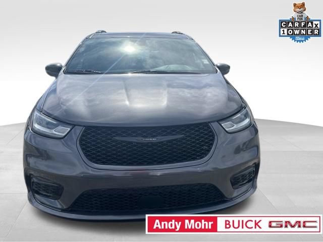 Used 2022 Chrysler Pacifica Touring-L w/ S Appearance Package AWD/4WD image 3