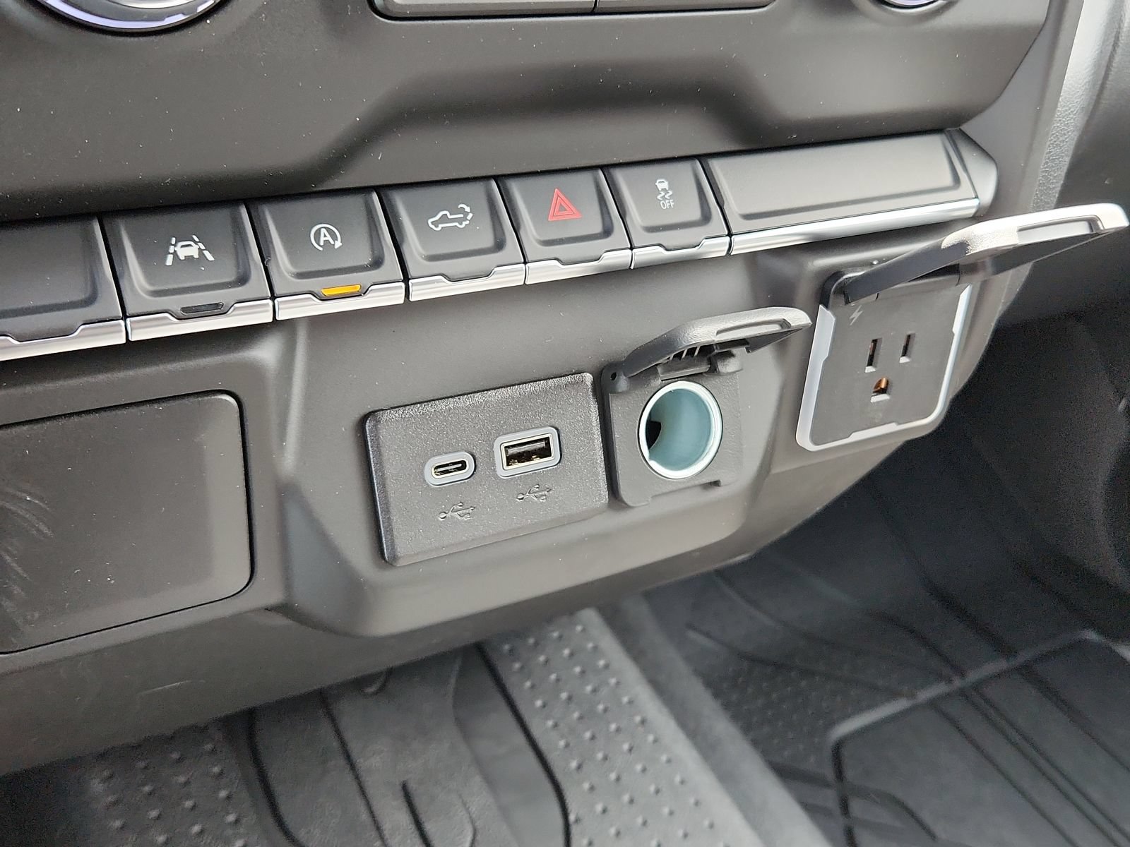 New 2026 Chevrolet Silverado 1500 Custom w/ LPO, Dark Essentials Package AWD/4WD image 17