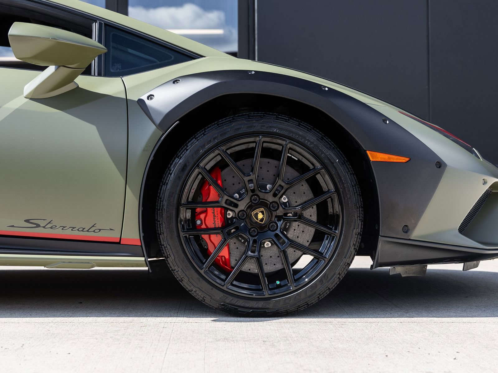 Used 2024 Lamborghini Huracan Sterrato AWD/4WD image 11