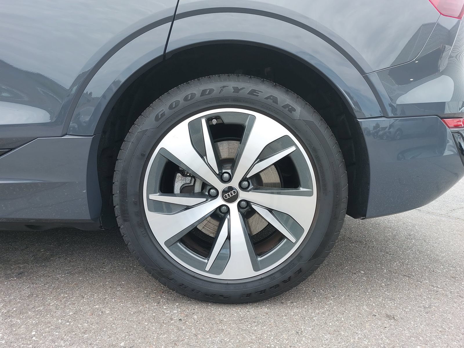 Used 2024 Audi Q8 e-tron Premium AWD/4WD image 37
