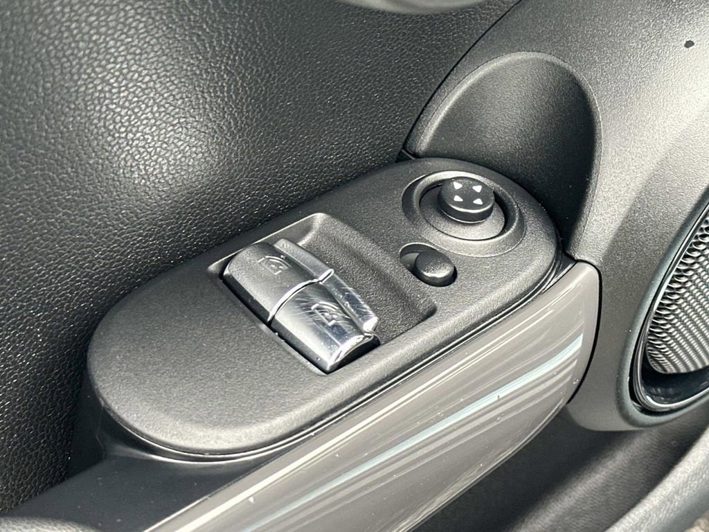 Used 2020 MINI Cooper 2-Door Hardtop image 22