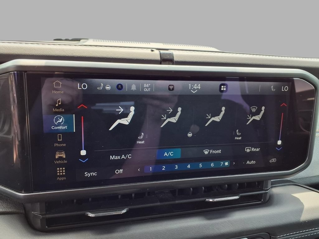 Used 2025 Jeep Wrangler Unlimited Sahara AWD/4WD image 7
