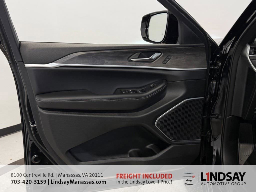 New 2025 Jeep Grand Cherokee L Limited w/ Luxury Tech Group II image 18