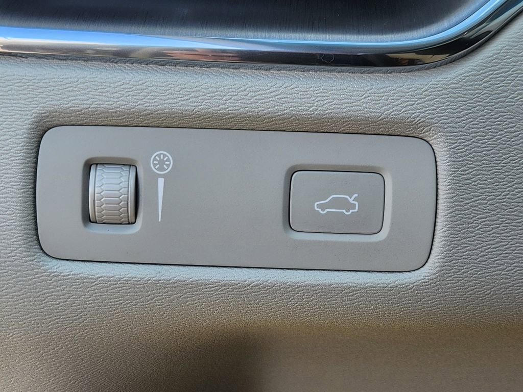 Used 2021 Volvo XC60 T5 Momentum image 12