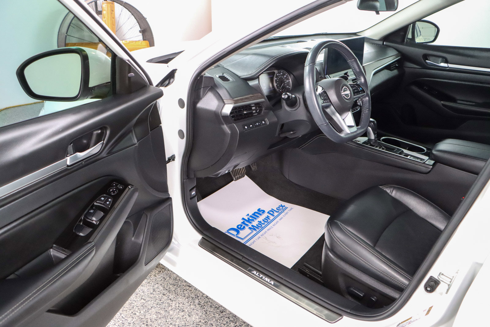 Used 2024 Nissan Altima 2.5 SL image 3