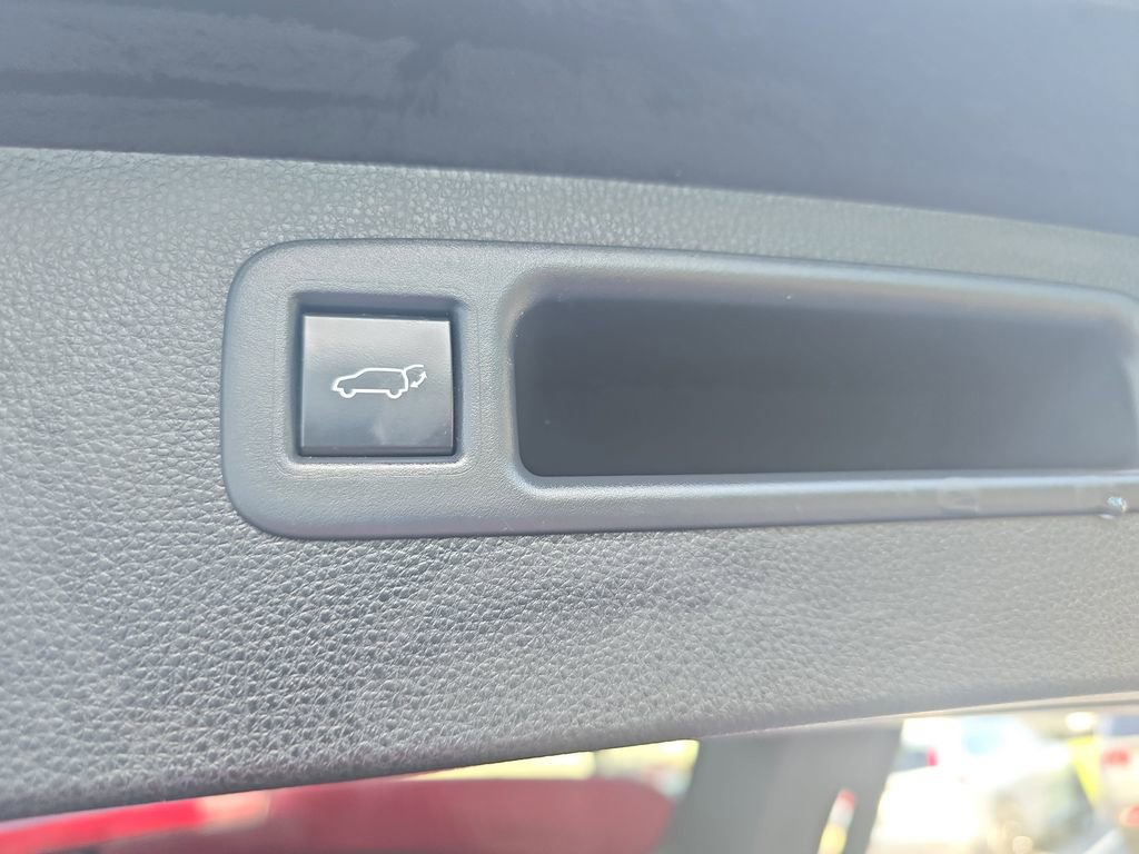 Used 2021 Toyota Highlander XSE FWD image 13