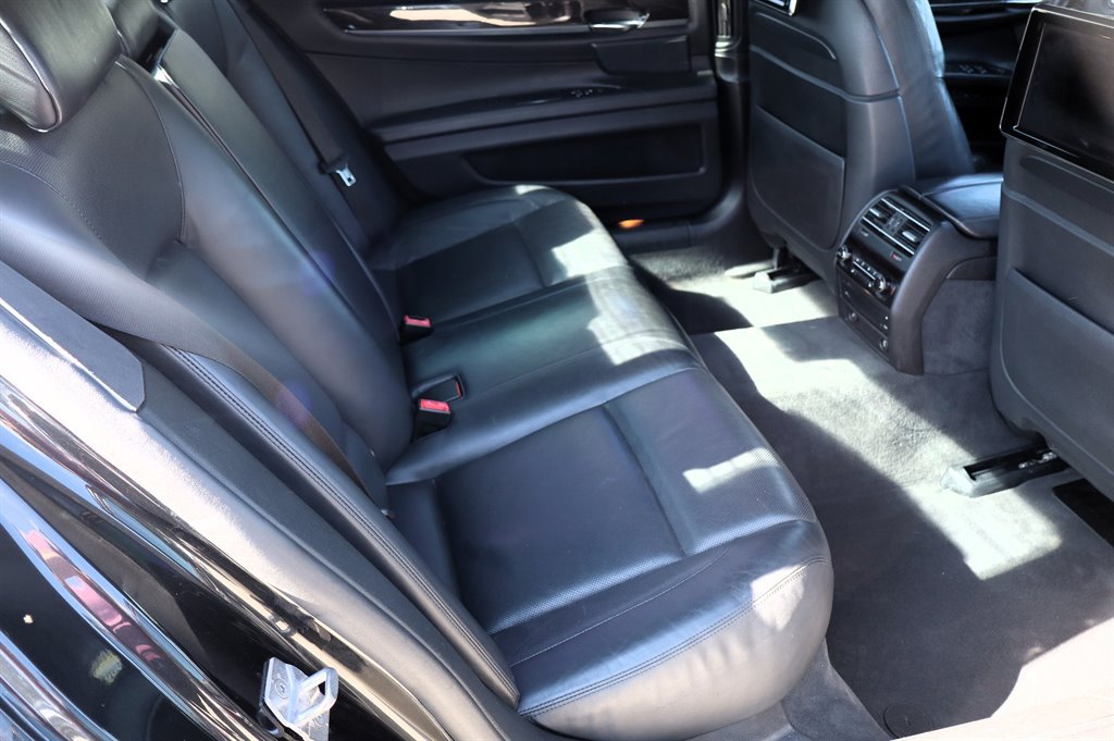 Used 2015 BMW 750Li RWD image 20