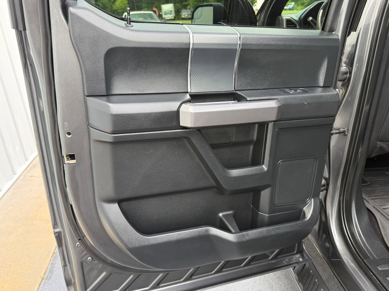 Used 2019 Ford F150 XLT w/ Equipment Group 302A Luxury AWD/4WD image 11