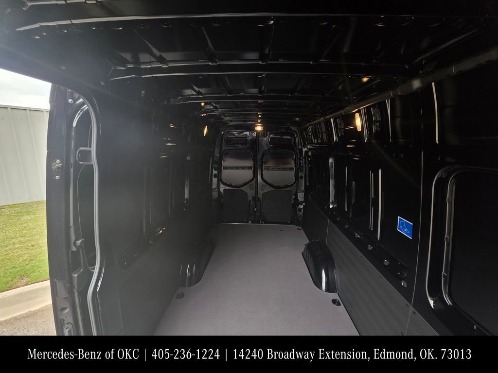 Used 2024 Mercedes-Benz eSprinter 170 Cargo image 7