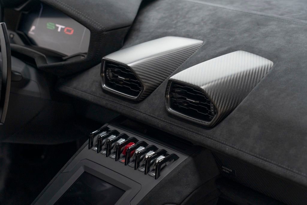 Used 2022 Lamborghini Huracan STO RWD image 36