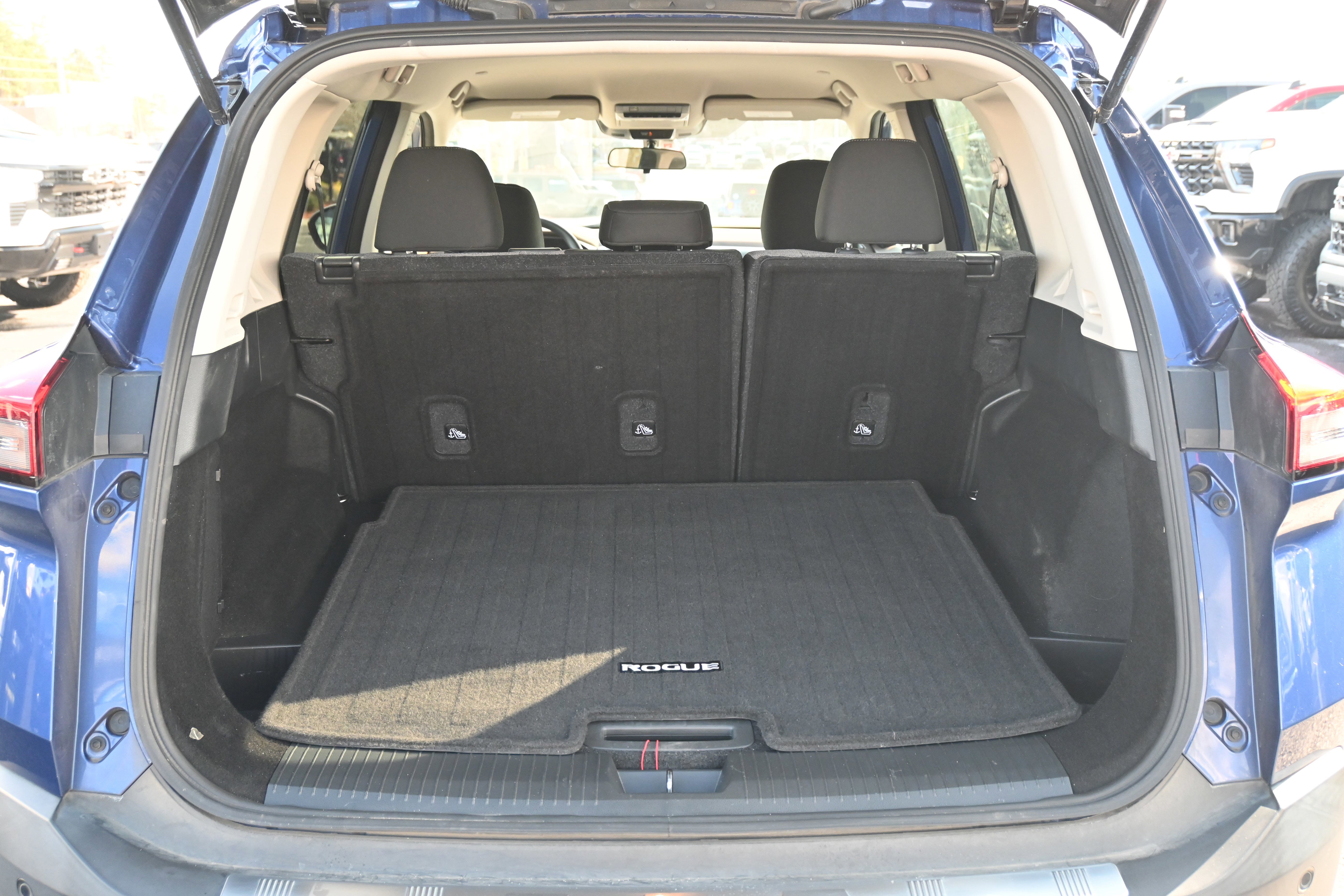 Used 2023 Nissan Rogue SV image 13