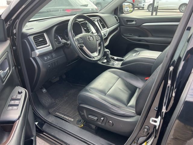 Used 2017 Toyota Highlander XLE image 2