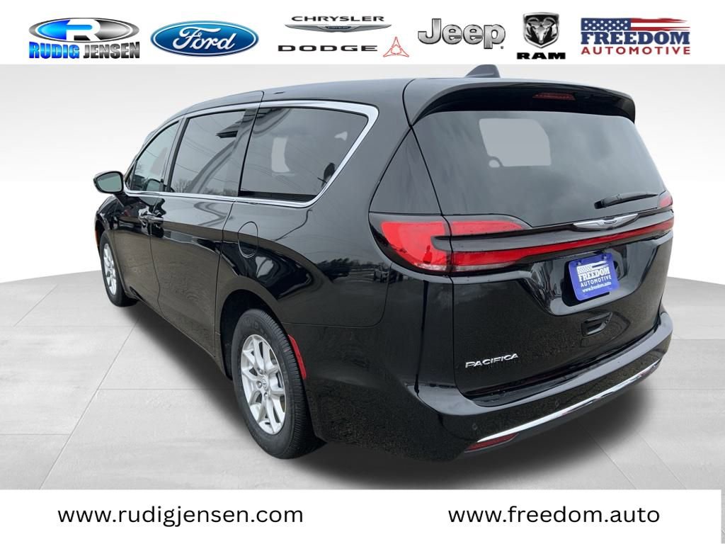 New 2026 Chrysler Pacifica Select image 8