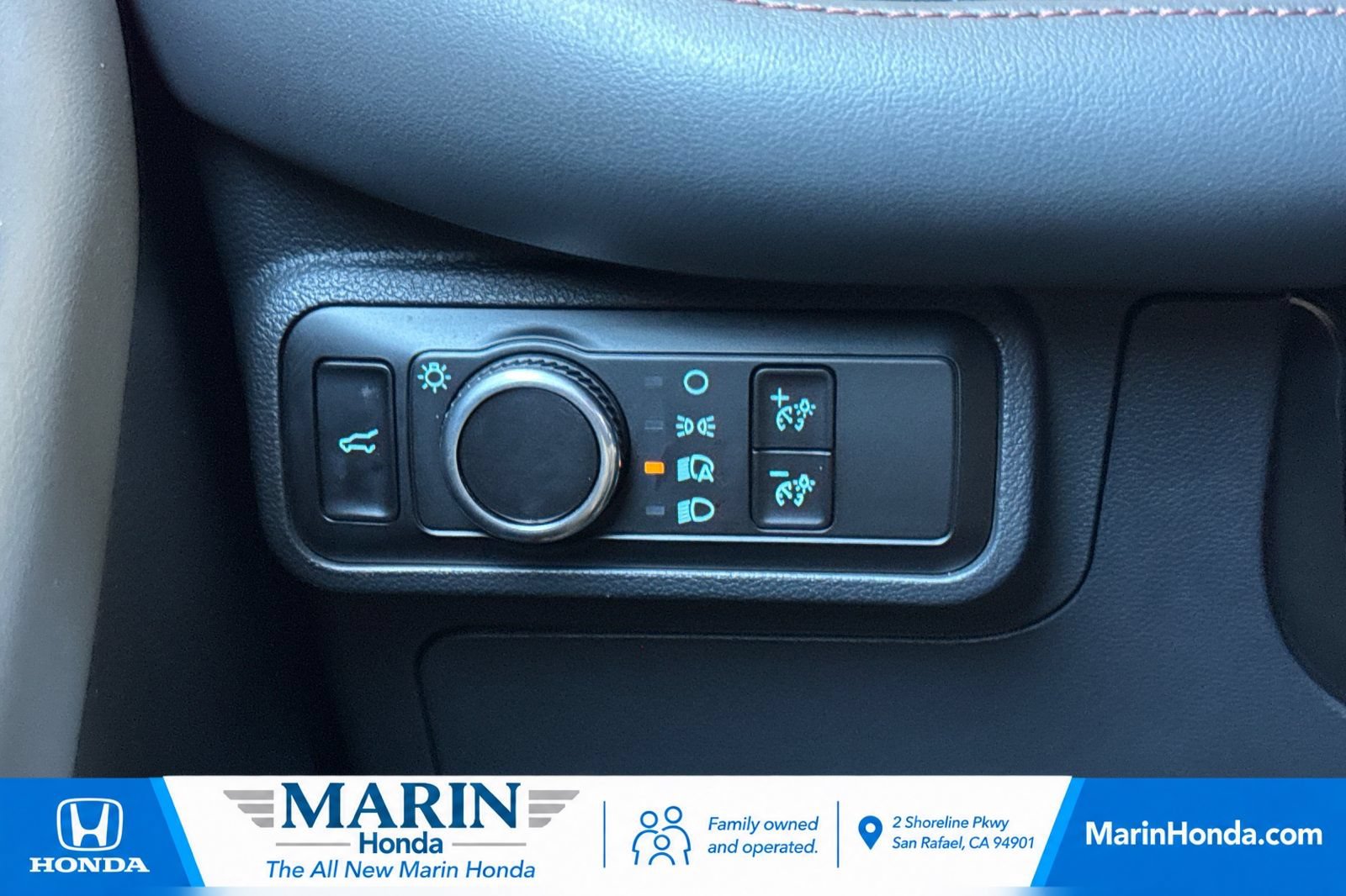 Used 2025 Ford Explorer Active AWD/4WD image 32
