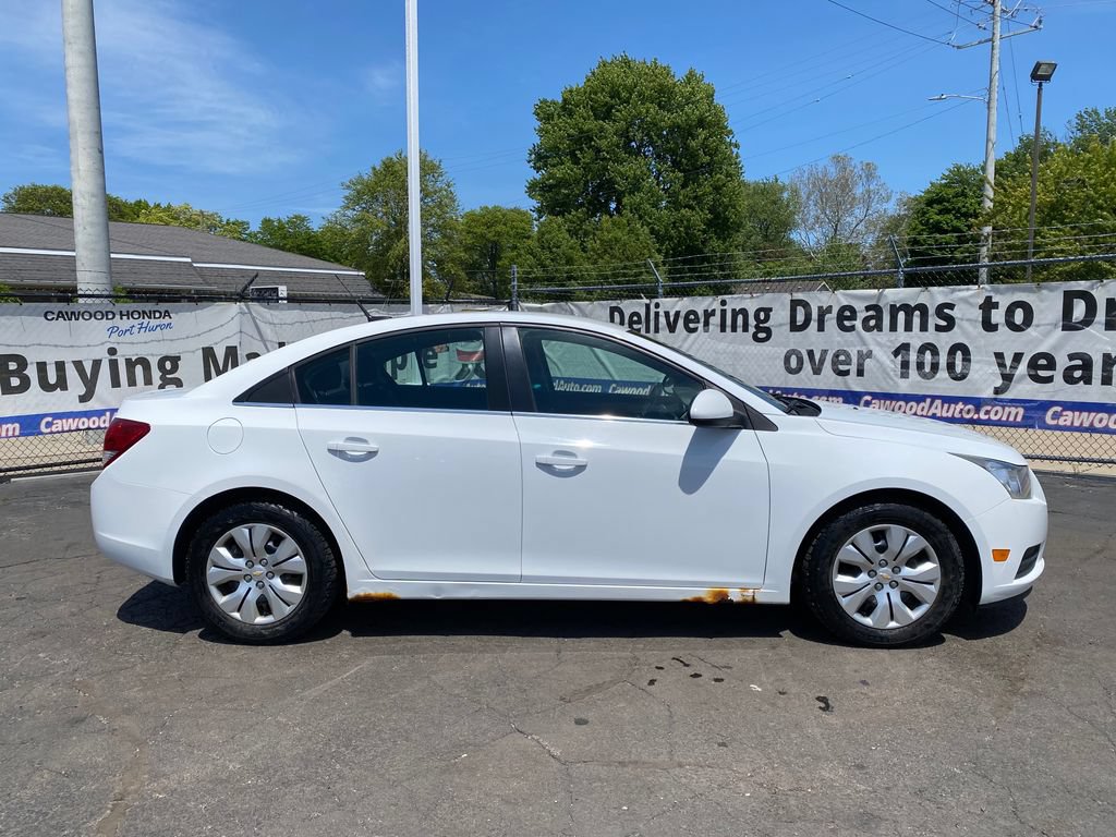 Used 2013 Chevrolet Cruze LT FWD image 2