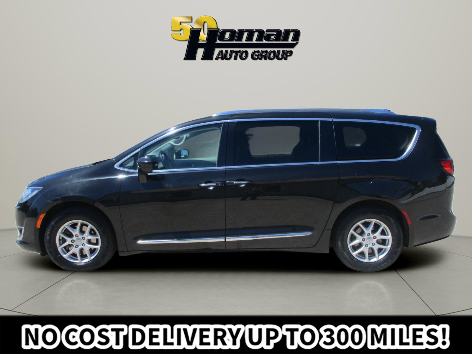 Used 2020 Chrysler Pacifica Touring-L FWD image 2